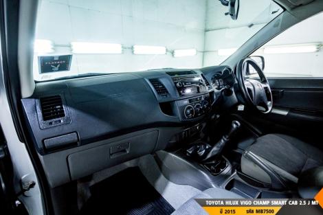 TOYOTA HILUX VIGO  MT ปี 2015#2