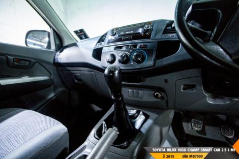 TOYOTA HILUX VIGO  MT ปี 2015#9