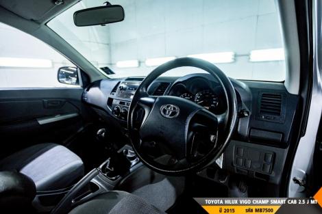 TOYOTA HILUX VIGO  MT ปี 2015#10